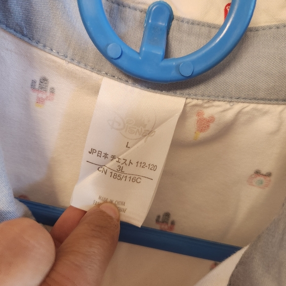 Disney button up shirt size L - Picture 8 of 8